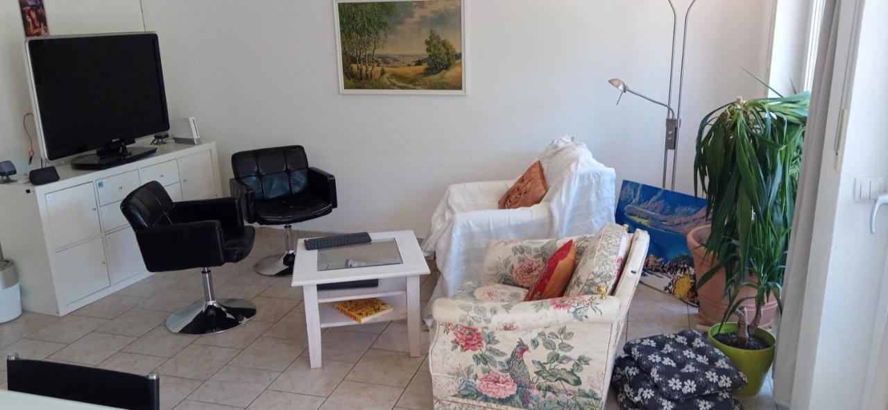 Grosses Zimmer Bad Kueche Wohnzimmer Terasse Garten Zentral Ruhig Landsberg am Lech Exteriér fotografie
