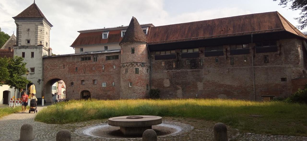 Grosses Zimmer Bad Kueche Wohnzimmer Terasse Garten Zentral Ruhig Landsberg am Lech Exteriér fotografie